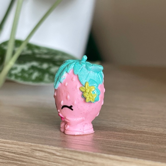Shopkins Strawberry Kiss🍓💋 - Picture 4 of 5